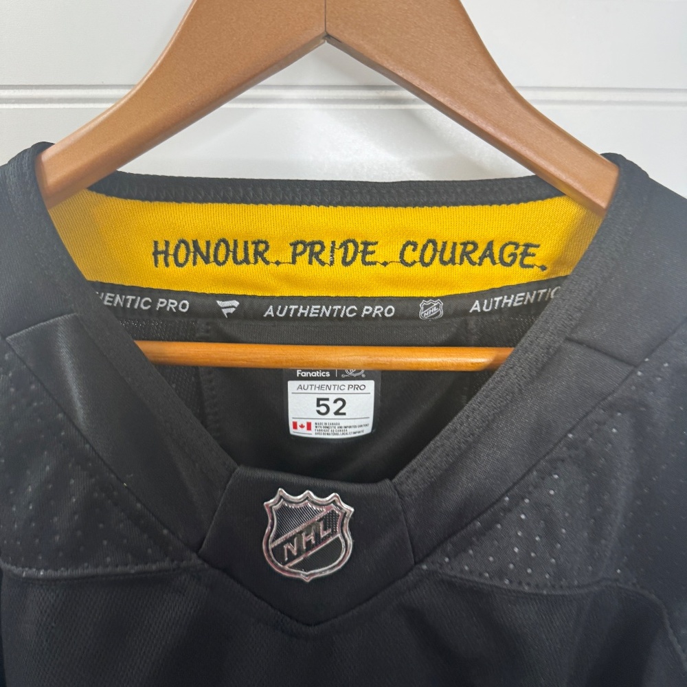 NEW Toronto Maple Leafs Tucker Jersey 16 Jersey Size 52 - Picture 9 of 13